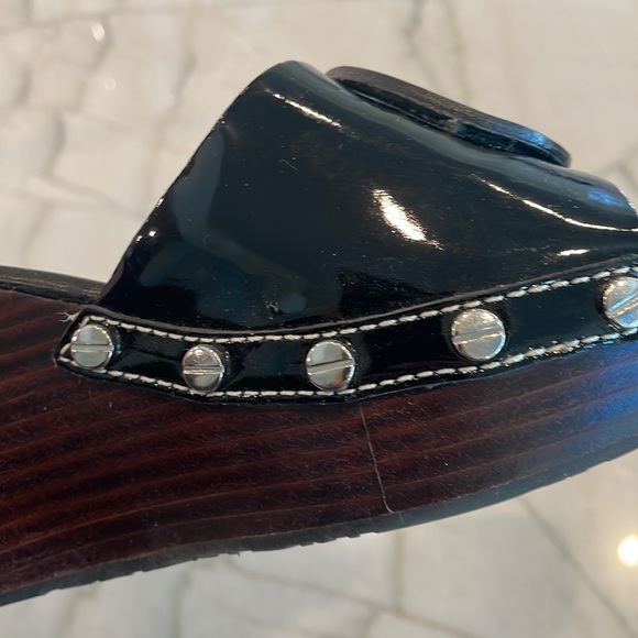 Tory Burch size 8. Worn once. Patent leather logo - Picture 4 of 4